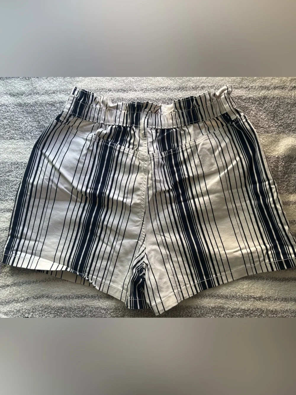 Time and Tru White Shorts Navy Vertical Candy Stripes Elastic Waistband Summer